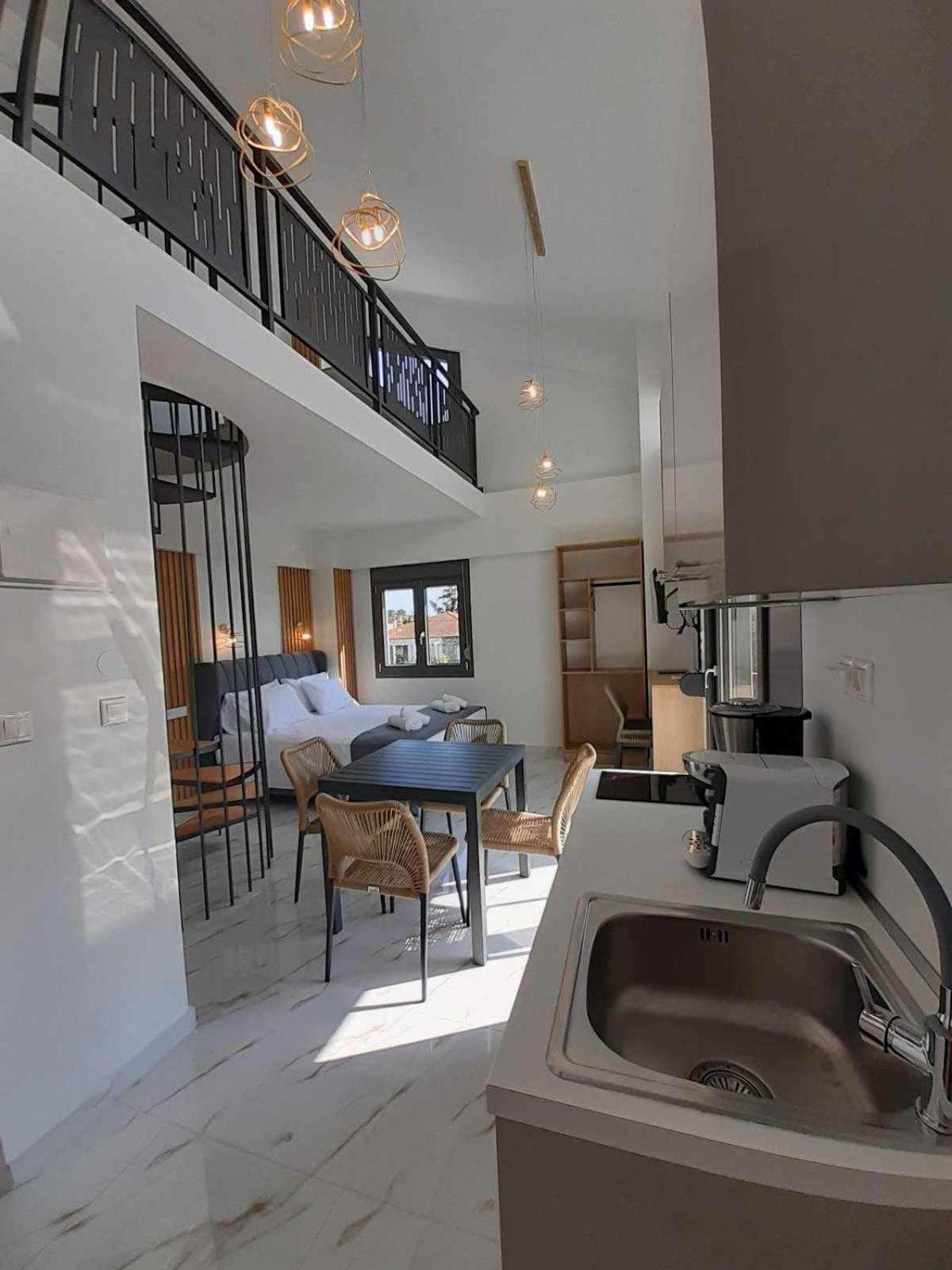 ניקיטי Acta Luxury Rooms מראה חיצוני תמונה